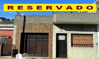 VENTA - CASA CON AMPLIO PARQUE - SOBRE LOTE DE 375 m2