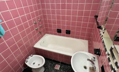 VENTA - CASA CON AMPLIO PARQUE - SOBRE LOTE DE 375 m2