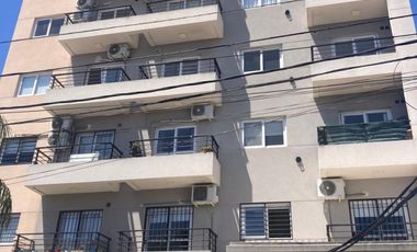 EXCELENTE DEPARTAMENTO DE 2 AMBIENTES CON COCHERA