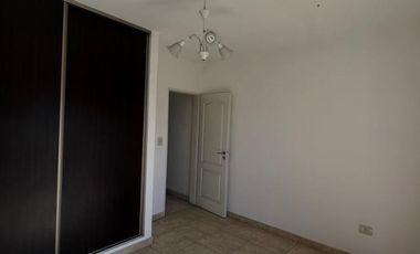 Duplex En Moron De Ambientes Amplios Y Luminosos Con Guardacoches Y Patio - Apto Credito Hipotecario - Se Escucha Oferta Razonable