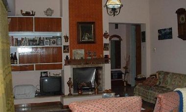 Casa en Venta en Villa de Mayo,sobre avenida. Ideal emprendimiento. 900 mts de lote