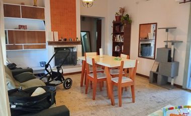 Casa en Venta en Villa de Mayo,sobre avenida. Ideal emprendimiento. 900 mts de lote