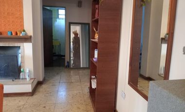 Casa en Venta en Villa de Mayo,sobre avenida. Ideal emprendimiento. 900 mts de lote