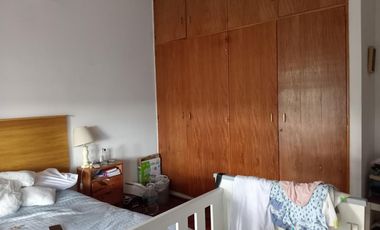 Casa en Venta en Villa de Mayo,sobre avenida. Ideal emprendimiento. 900 mts de lote