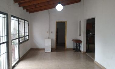 Casa Americana en VENTA con 3 dormitorios en Barrio Gendarmería de Glew.