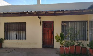 Casa Americana en VENTA con 3 dormitorios en Barrio Gendarmería de Glew.