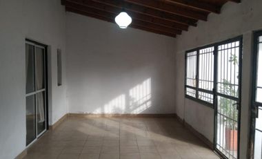 Casa Americana en VENTA con 3 dormitorios en Barrio Gendarmería de Glew.