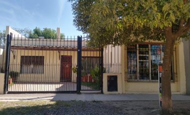 Casa Americana en VENTA con 3 dormitorios en Barrio Gendarmería de Glew.