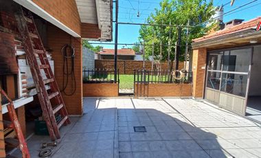 VENTA CASA+ LOCAL+2 DPTOS IDEAL INVERSOR. LANUS