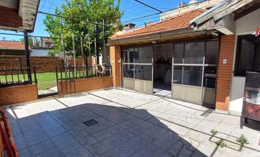 VENTA CASA+ LOCAL+2 DPTOS IDEAL INVERSOR. LANUS