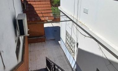 VENTA CASA+ LOCAL+2 DPTOS IDEAL INVERSOR. LANUS