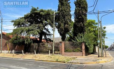 IMPORTANTE PROPIEDAD EN SAN JUSTO SOBRE DOS LOTES (1.021 MTS2). IDEAL MÚLTIPLES DESTINOS.