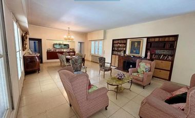 IMPORTANTE PROPIEDAD EN SAN JUSTO SOBRE DOS LOTES (1.021 MTS2). IDEAL MÚLTIPLES DESTINOS.