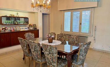 IMPORTANTE PROPIEDAD EN SAN JUSTO SOBRE DOS LOTES (1.021 MTS2). IDEAL MÚLTIPLES DESTINOS.