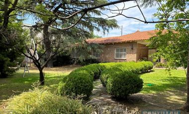 IMPORTANTE PROPIEDAD EN SAN JUSTO SOBRE DOS LOTES (1.021 MTS2). IDEAL MÚLTIPLES DESTINOS.