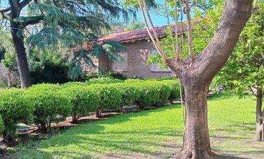 IMPORTANTE PROPIEDAD EN SAN JUSTO SOBRE DOS LOTES (1.021 MTS2). IDEAL MÚLTIPLES DESTINOS.