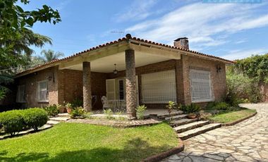 IMPORTANTE PROPIEDAD EN SAN JUSTO SOBRE DOS LOTES (1.021 MTS2). IDEAL MÚLTIPLES DESTINOS.