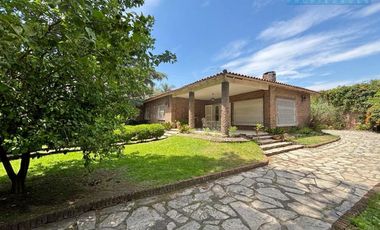 IMPORTANTE PROPIEDAD EN SAN JUSTO SOBRE DOS LOTES (1.021 MTS2). IDEAL MÚLTIPLES DESTINOS.