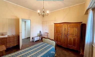 IMPORTANTE PROPIEDAD EN SAN JUSTO SOBRE DOS LOTES (1.021 MTS2). IDEAL MÚLTIPLES DESTINOS.