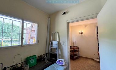 IMPORTANTE PROPIEDAD EN SAN JUSTO SOBRE DOS LOTES (1.021 MTS2). IDEAL MÚLTIPLES DESTINOS.