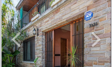 Casa 5 ambientes con patio y cochera