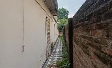 Chalet Frances A Refaccionar Excelente Ubicación Amplio Lote 332 M Oportunidad