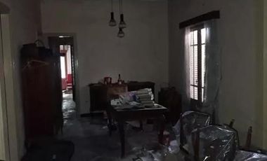 Chalet Frances A Refaccionar Excelente Ubicación Amplio Lote 332 M Oportunidad