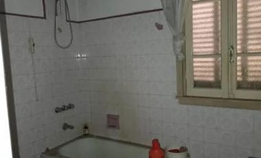 Chalet Frances A Refaccionar Excelente Ubicación Amplio Lote 332 M Oportunidad