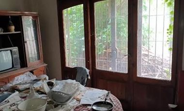 Chalet Frances A Refaccionar Excelente Ubicación Amplio Lote 332 M Oportunidad