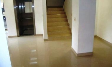 EXCELENTE DEPARTAMENTO 2 AMBIENTES CON COCHERA