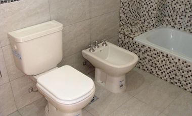 EXCELENTE DEPARTAMENTO 2 AMBIENTES CON COCHERA