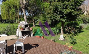 Casa 3 ambientes con pileta y gran parque