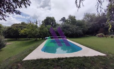 Casa 3 ambientes con pileta y gran parque