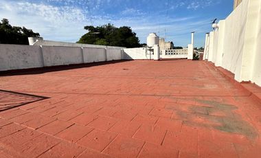 VENTA - CASA 4 AMBIENTES CON AMPLIO PARQUE - LOTE DE 375 m2 -VILLA MADERO