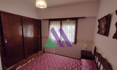 Chalet 4 ambientes con departamento.