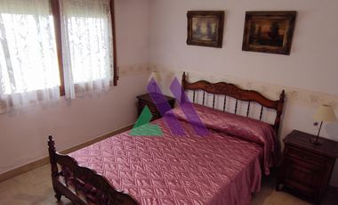 Chalet 4 ambientes con departamento.
