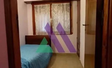 Chalet 4 ambientes con departamento.