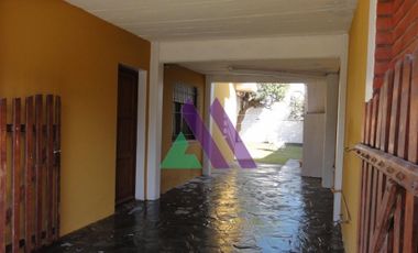 Chalet 4 ambientes con departamento.