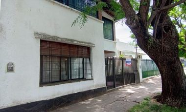 Excelente Oportunidad GRAN LOCAL con CASA en PLANTA ALTA o CASA A RECICLAR