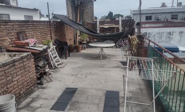 Excelente Oportunidad GRAN LOCAL con CASA en PLANTA ALTA o CASA A RECICLAR