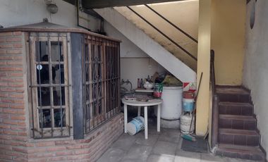Excelente Oportunidad GRAN LOCAL con CASA en PLANTA ALTA o CASA A RECICLAR