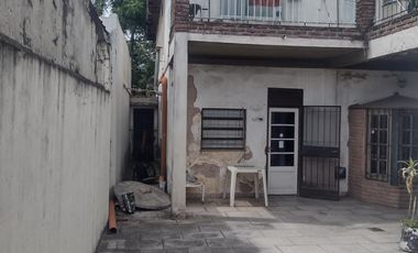 Excelente Oportunidad GRAN LOCAL con CASA en PLANTA ALTA o CASA A RECICLAR