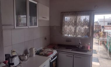 Excelente Oportunidad GRAN LOCAL con CASA en PLANTA ALTA o CASA A RECICLAR