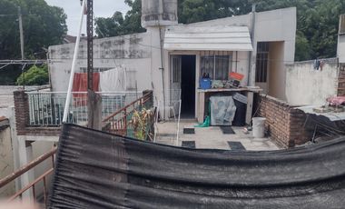 Excelente Oportunidad GRAN LOCAL con CASA en PLANTA ALTA o CASA A RECICLAR