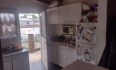 Excelente Oportunidad GRAN LOCAL con CASA en PLANTA ALTA o CASA A RECICLAR