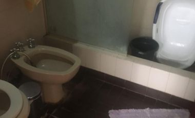 CASA QUINTA CON PISCINA , FONDO PARQUIZADO, PARRILLA, SAUNA