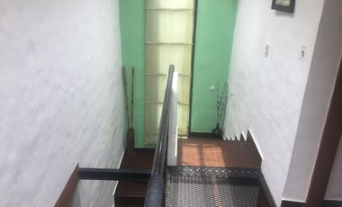 CASA QUINTA CON PISCINA , FONDO PARQUIZADO, PARRILLA, SAUNA