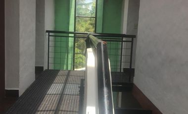 CASA QUINTA CON PISCINA , FONDO PARQUIZADO, PARRILLA, SAUNA