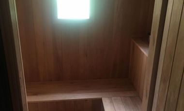 CASA QUINTA CON PISCINA , FONDO PARQUIZADO, PARRILLA, SAUNA