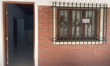 En alguiler amplia casa